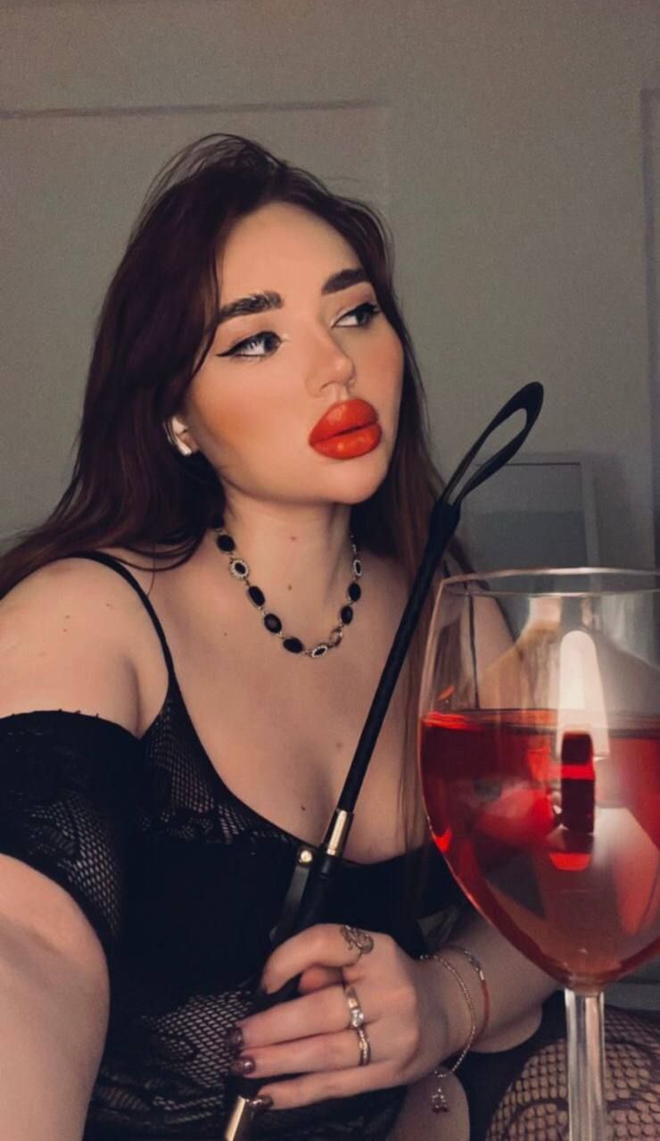 Model Rawiya