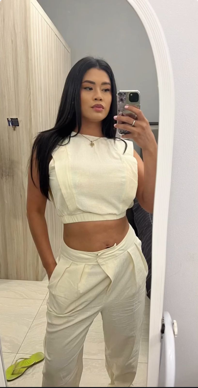Model Saraa